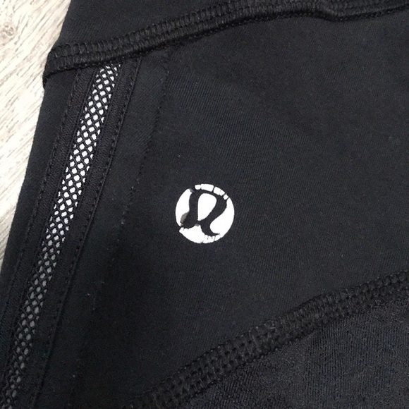 Lululemon Black Crop Leggings Size 6 - Picture 3 of 6